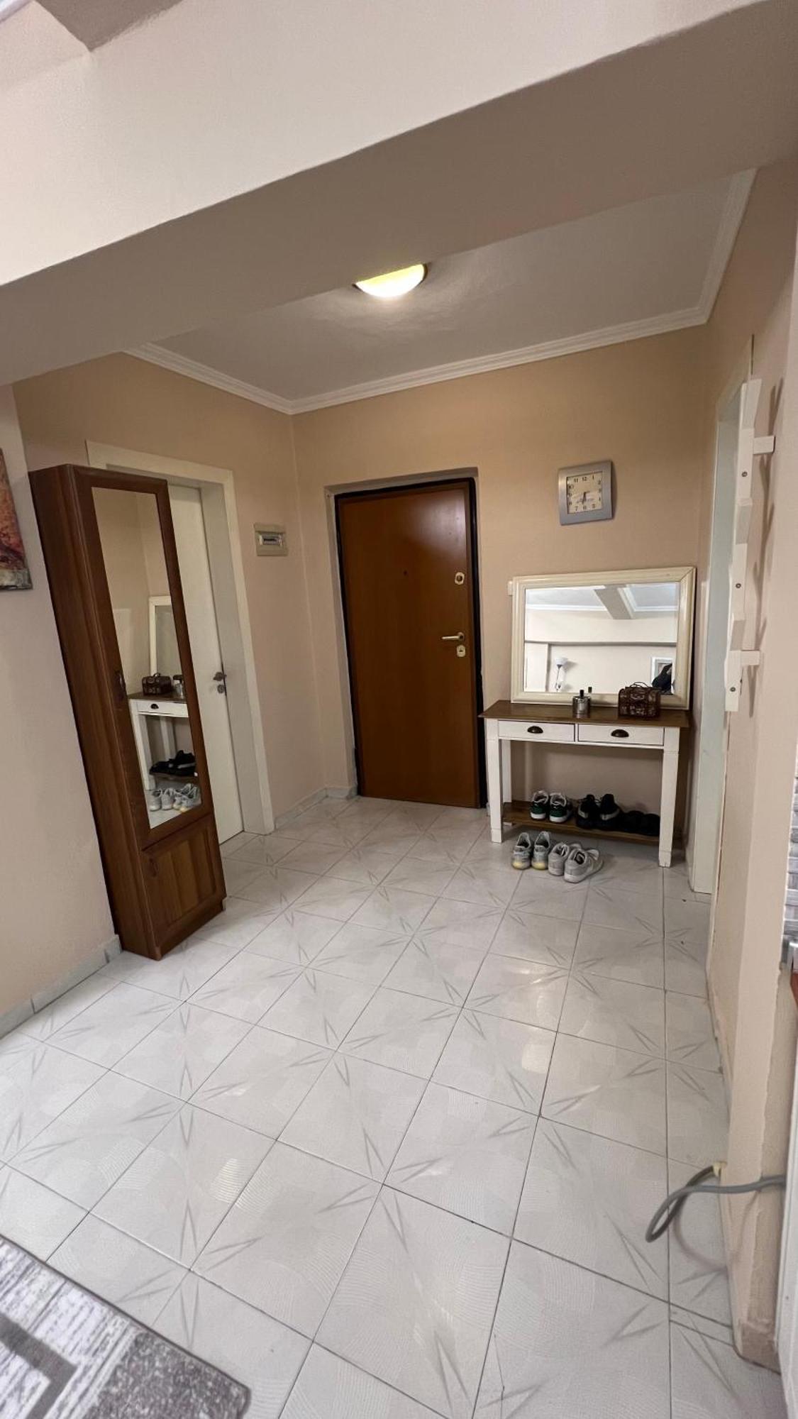 Bright & Roomy Center *
